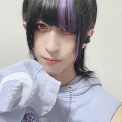 みと