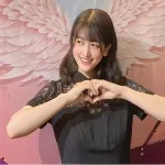 にある