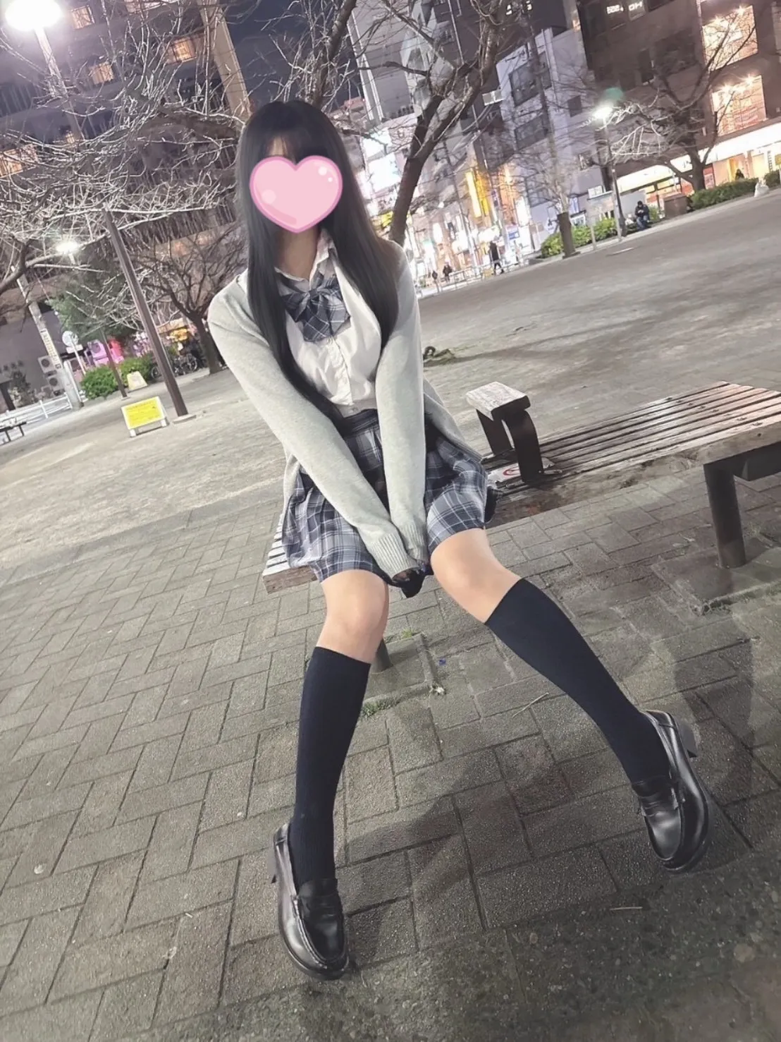 えみな『体験SSS級！端整な顔つきに小悪魔感宿る魔性の美少女』
