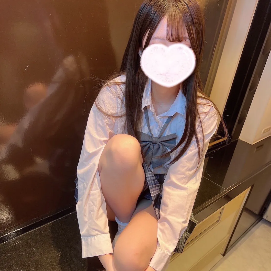 まりな『超小柄なロリ綺麗系の犬系美少女』