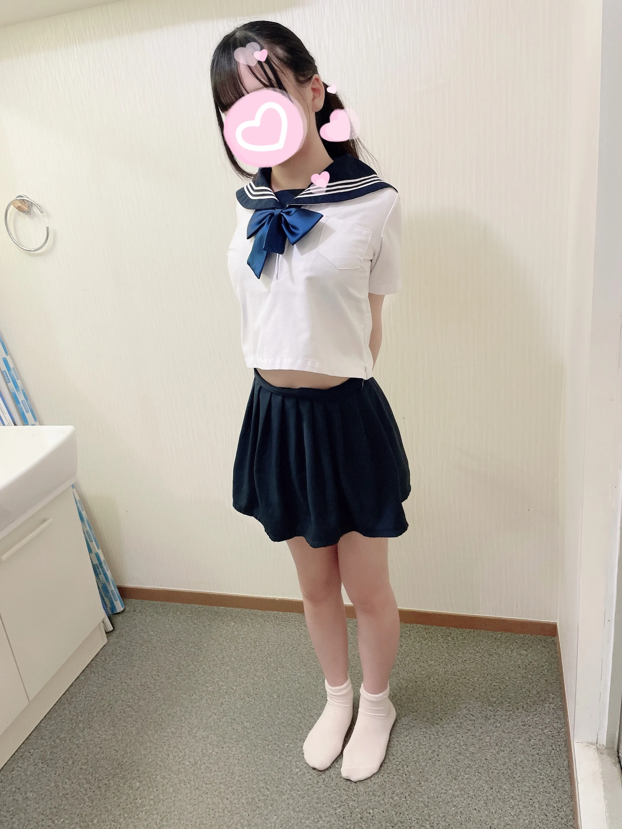 つきな