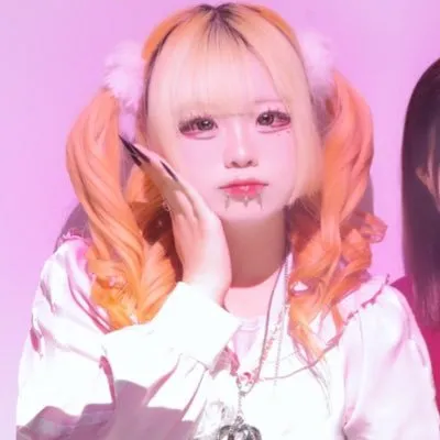 黒薔薇やむ
