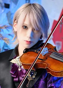 1周年宣材写真、見ましたか！？o(>∀<*)o
