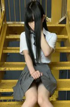 夏休みにハメをハズすべく、制服を脱ぎ去った少女たち